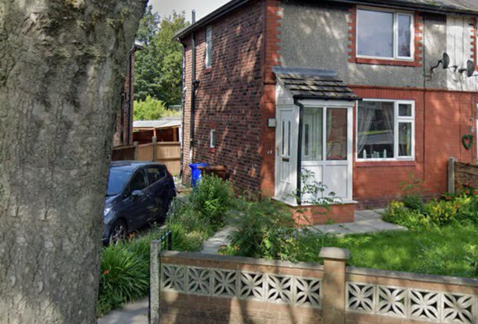 2 bedroom House in AshtonUnderLyne House Exchange