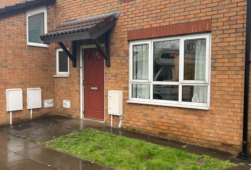 1 bedroom Apartment/Flat in Dukinfield House Exchange